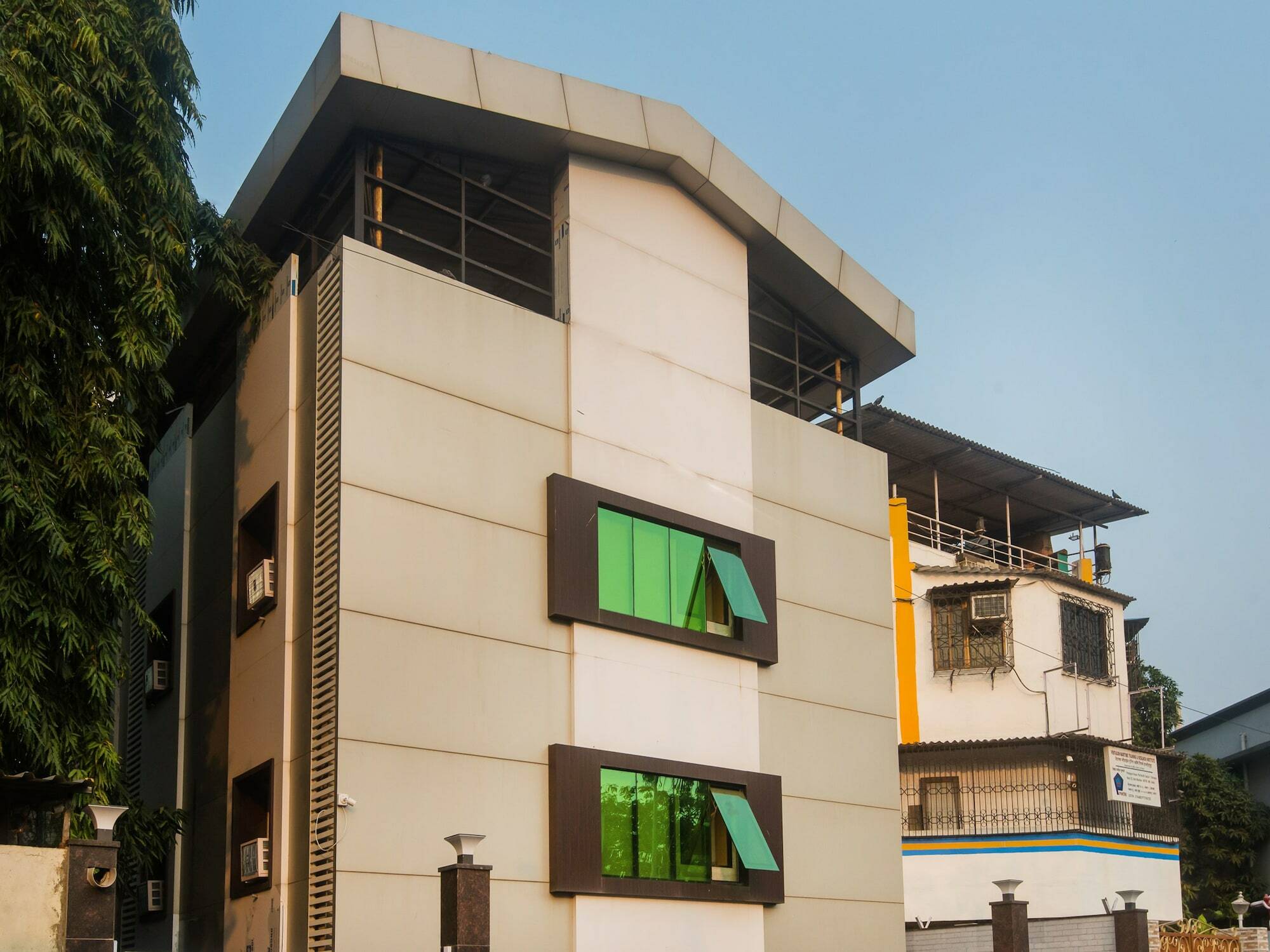 Fabhotel Starwood Residency - Behind Bmw Car Showroom Navi Mumbai Ngoại thất bức ảnh